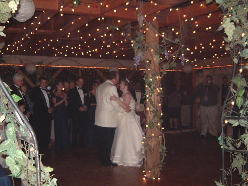 2003/10(Oct)/03(Urbik-Wedding)/800x600_2003-10-05 20-30-38.JPG
